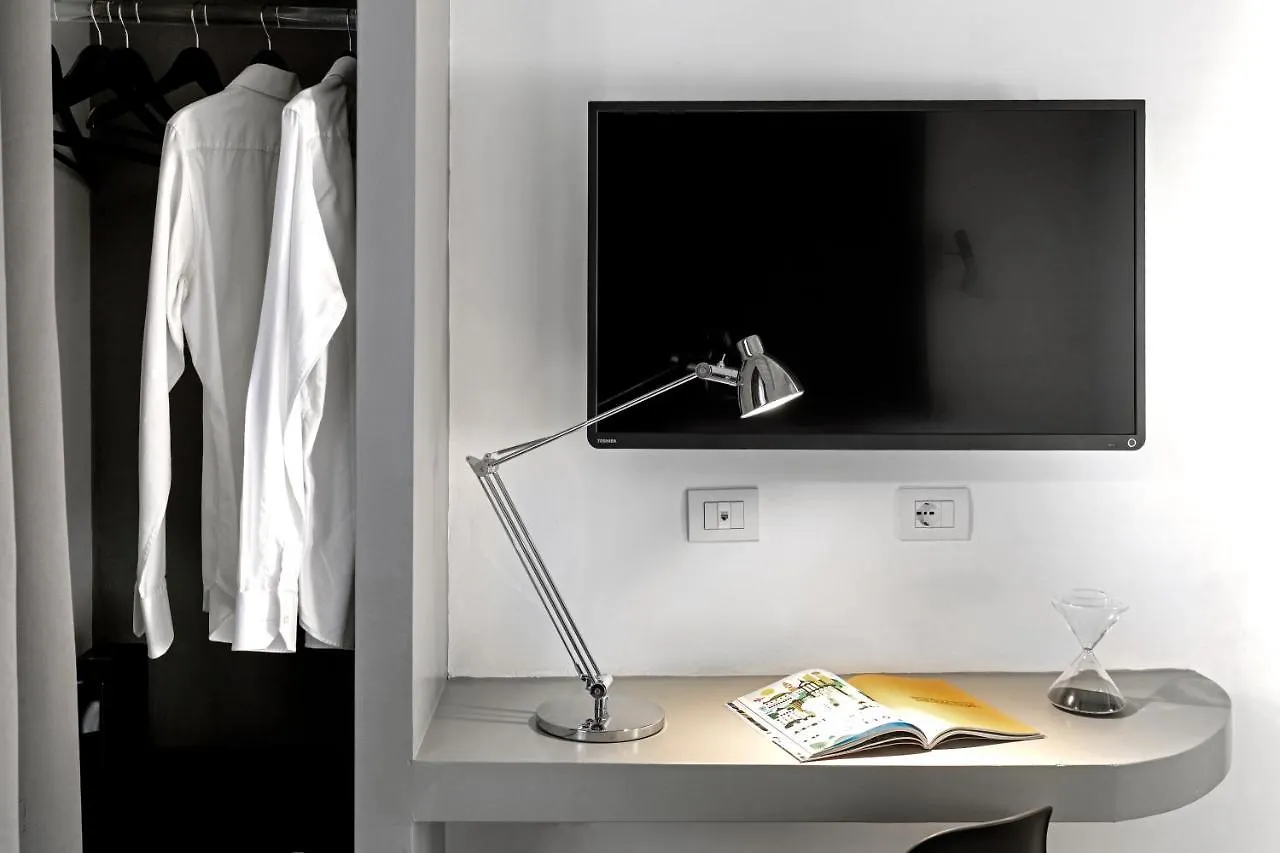 N - Space Modern Guestrooms Roma 0*,