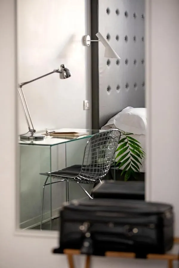 N - Space Modern Guestrooms Roma Konukevi